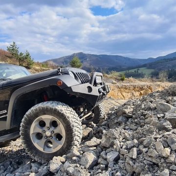 Hardcore off-road, only Comforser CF3300